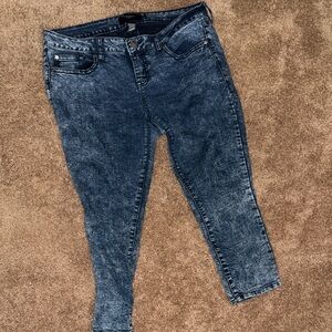 Torrid “vintage” Blue Acid Wash Skinny crop Jeans